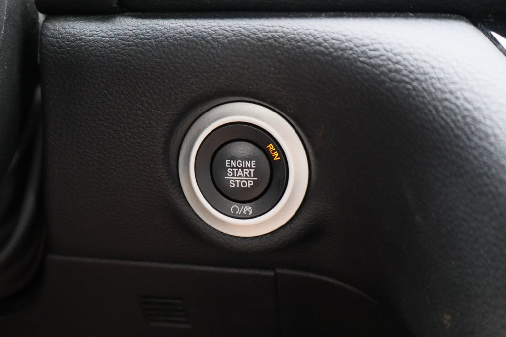 Used 2023 Chrysler Pacifica Touring FWD image 18