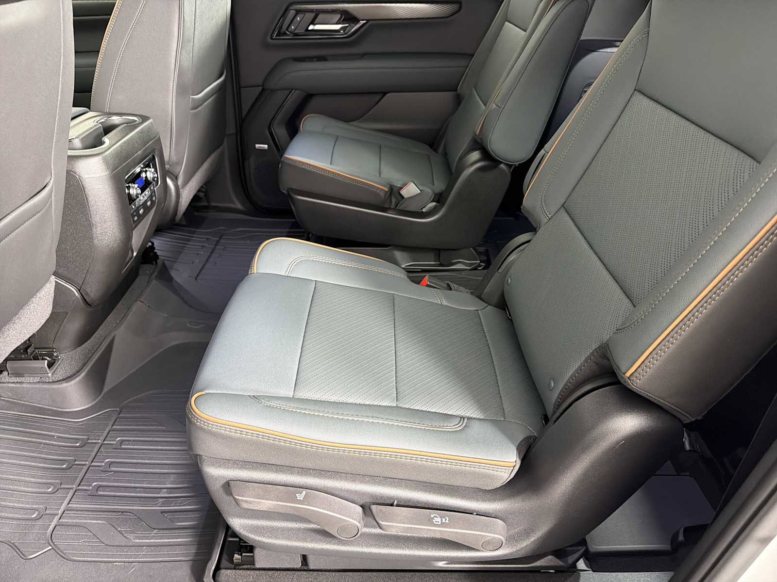 New 2026 GMC Yukon XL AT4 image 23