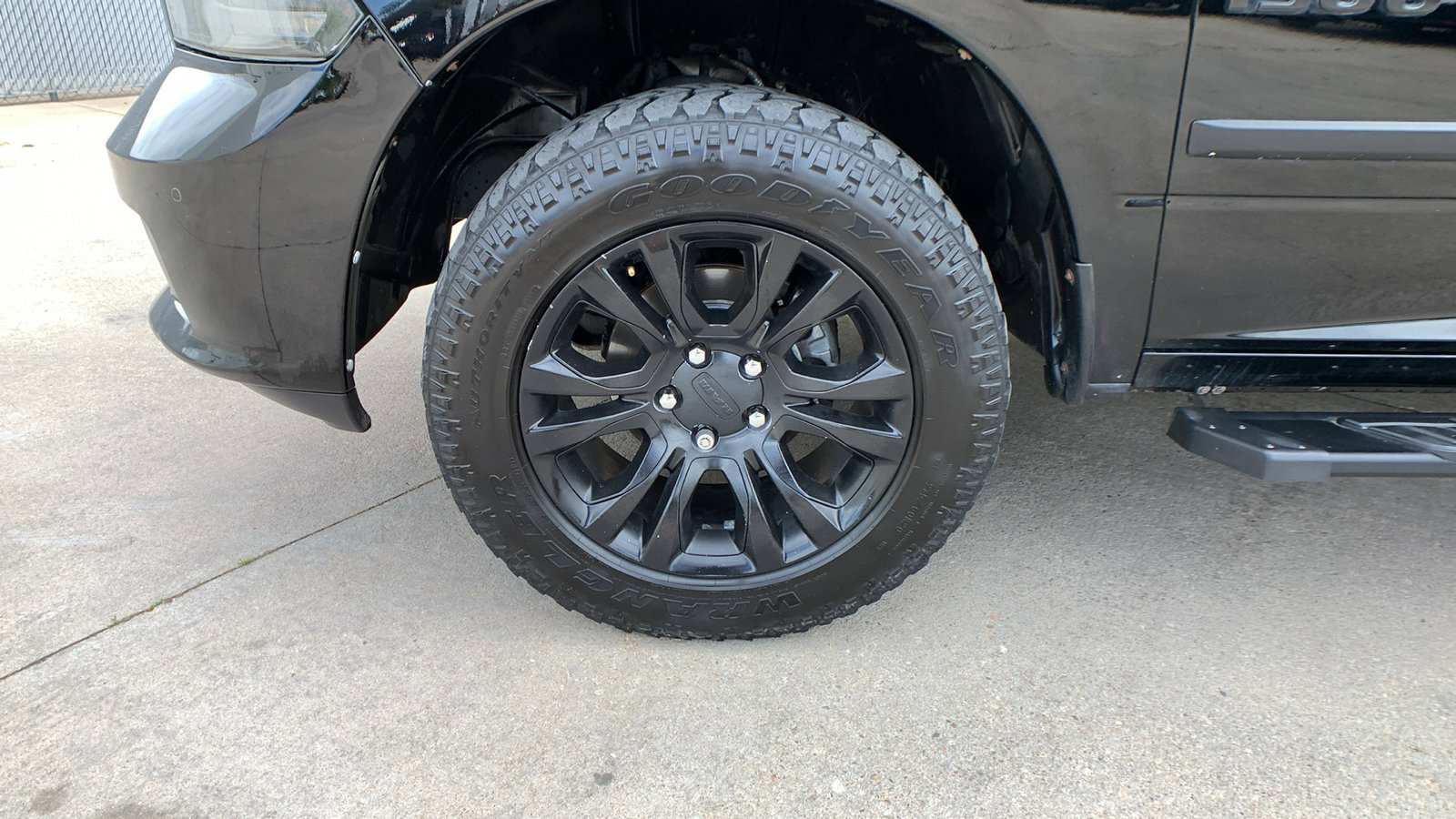 Used 2014 RAM 1500 Limited AWD/4WD image 9