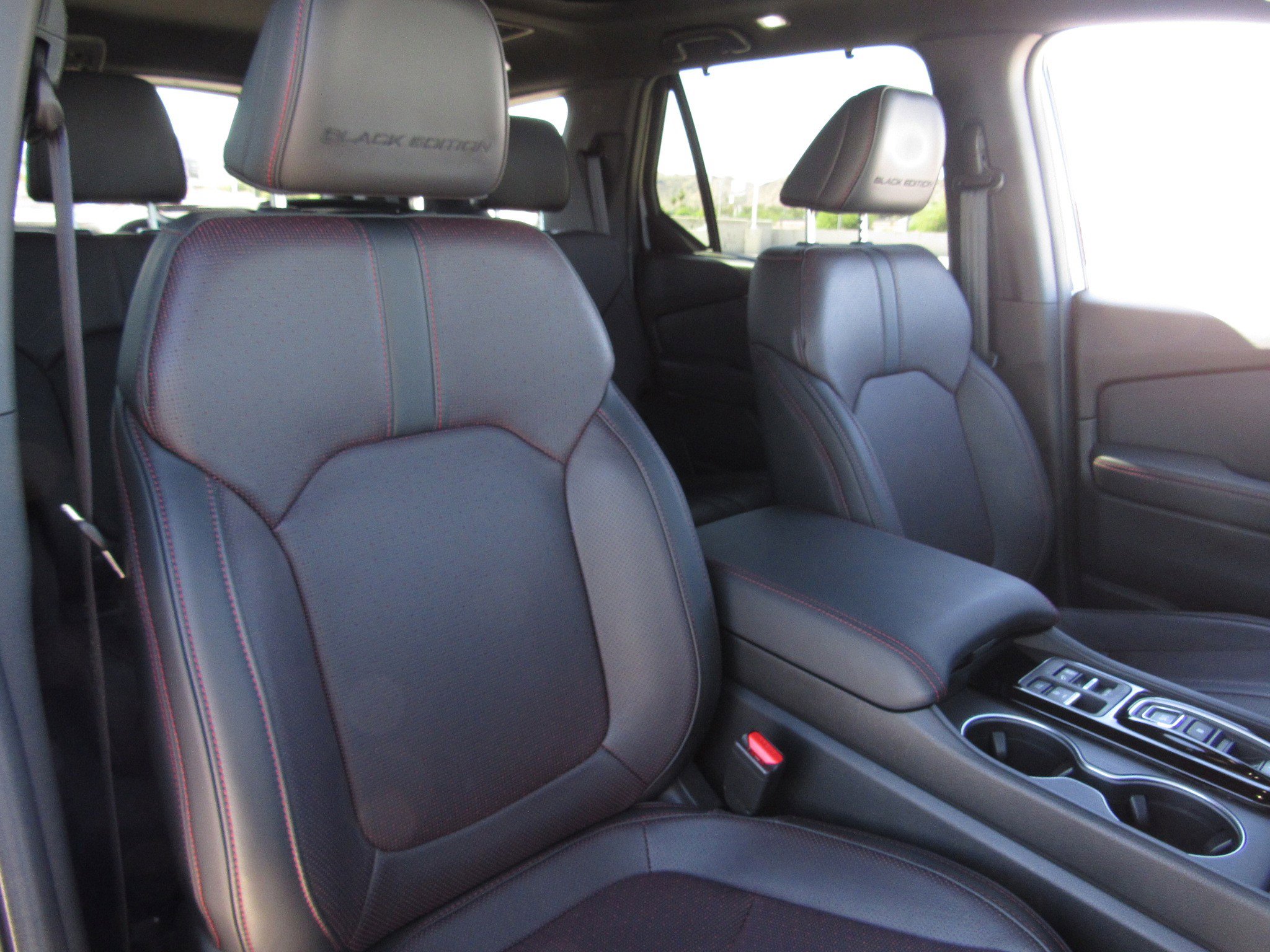 Used 2025 Honda Pilot Black Edition image 11