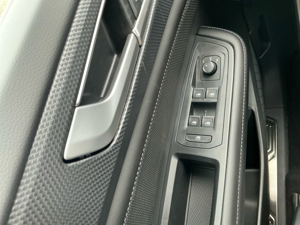 New 2026 Volkswagen Atlas Cross Sport SEL R-Line image 19