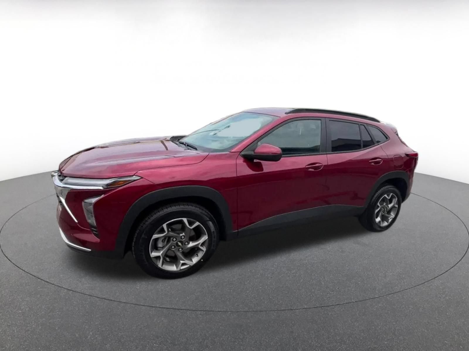 Used 2025 Chevrolet Trax LT FWD image 7