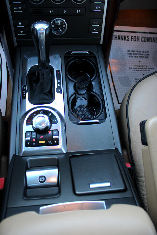 Used 2012 Land Rover Range Rover HSE image 26