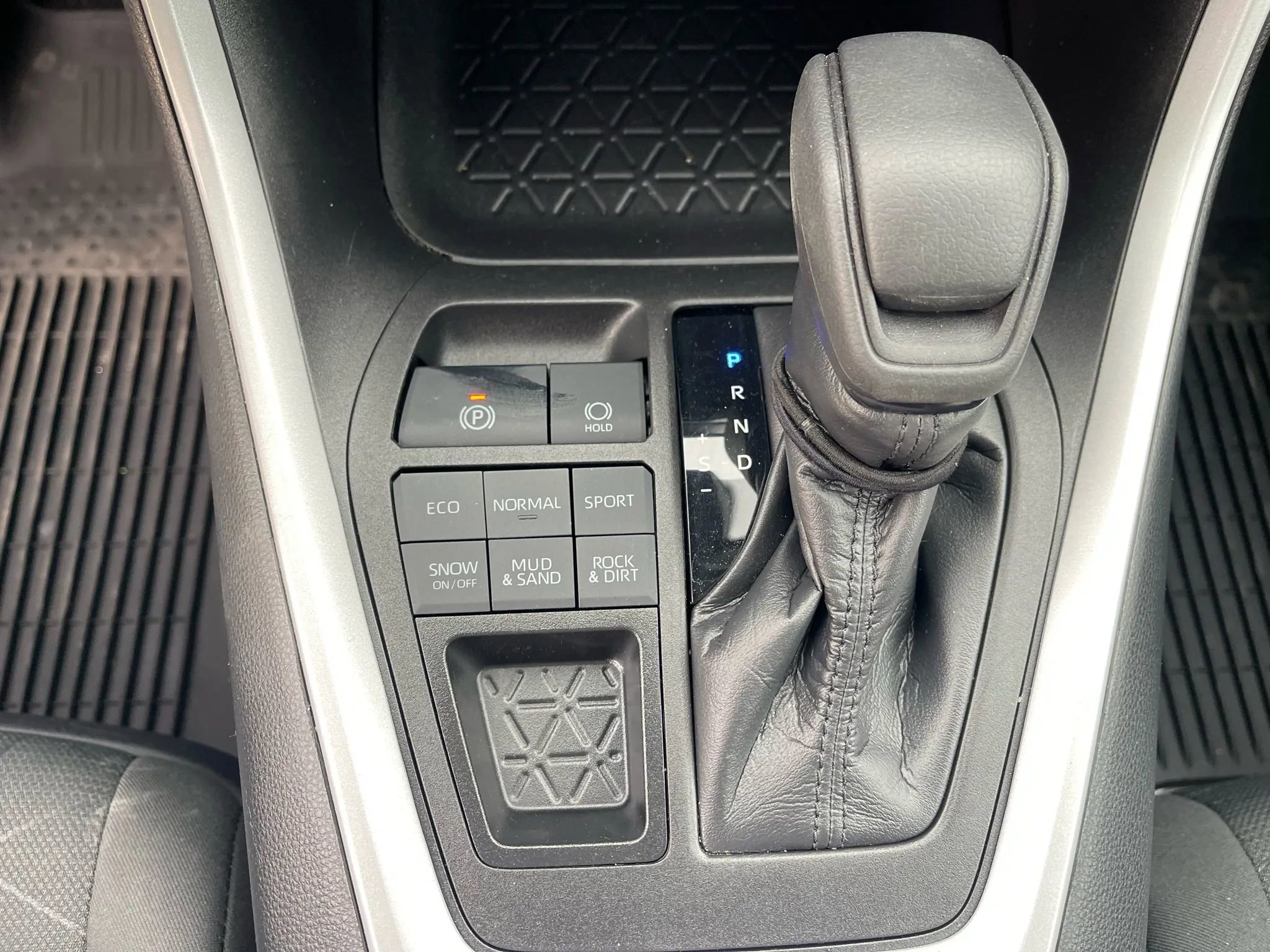 Used 2021 Toyota RAV4 XLE image 29