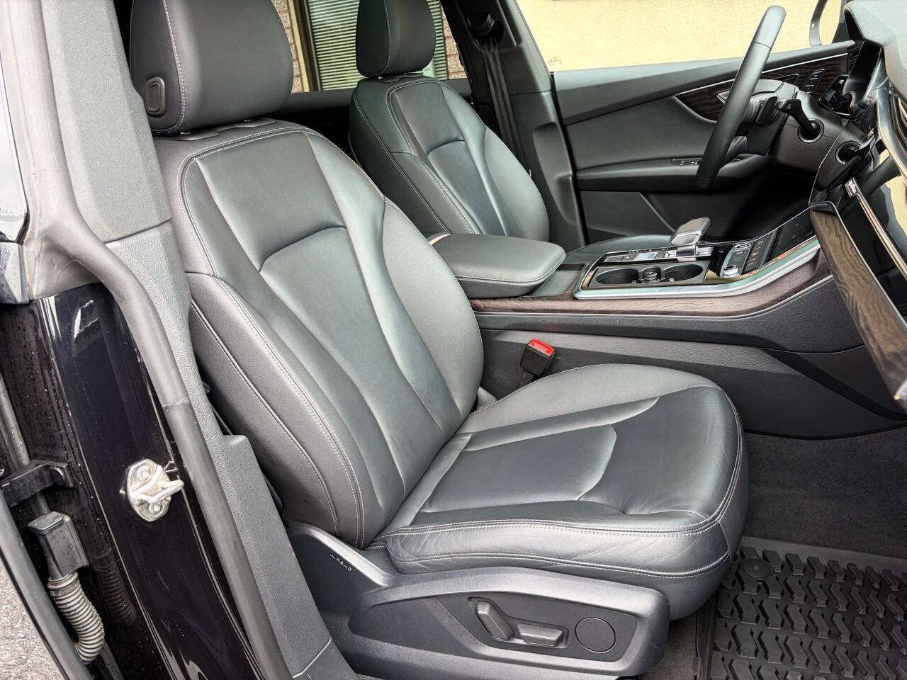Used 2021 Audi Q8 Premium w/ Black Optic Package AWD/4WD image 9