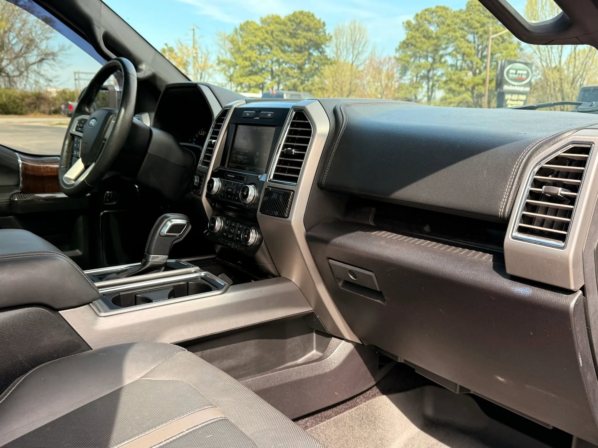 Used 2015 Ford F150 Platinum w/ Equipment Group 701A Luxury image 34