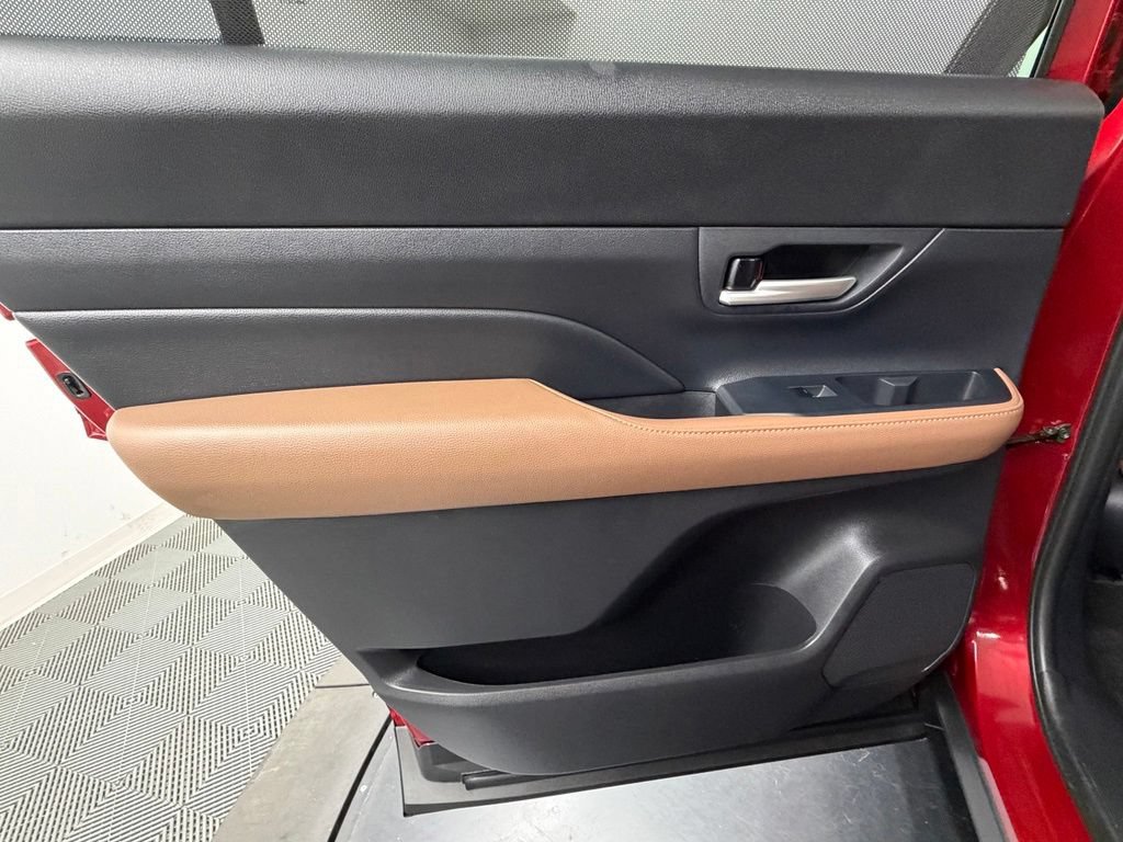 Certified 2024 Toyota Grand Highlander AWD image 38