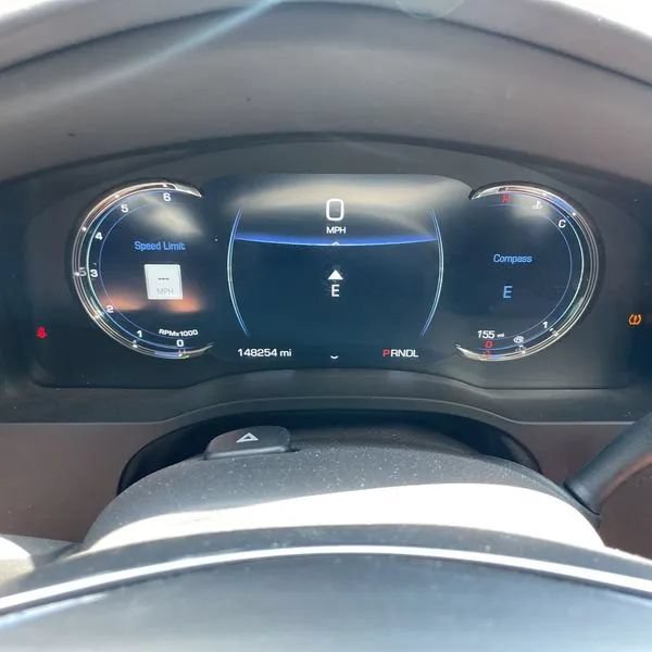 Used 2017 Cadillac Escalade ESV Platinum AWD/4WD image 32