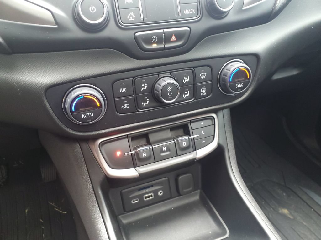 Used 2022 GMC Terrain AT4 w/ Tech Package AWD/4WD image 27