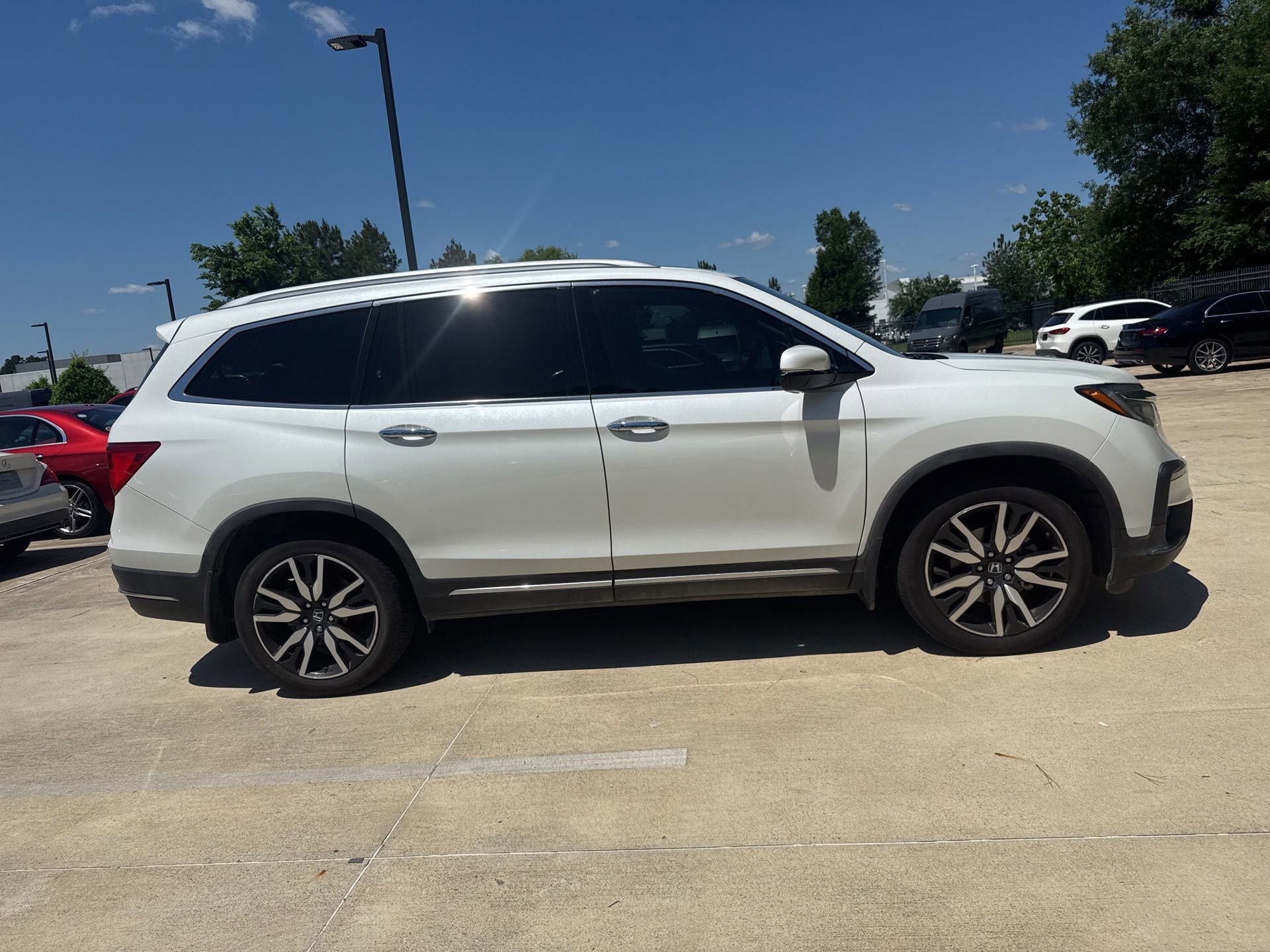 Used 2020 Honda Pilot Touring image 3