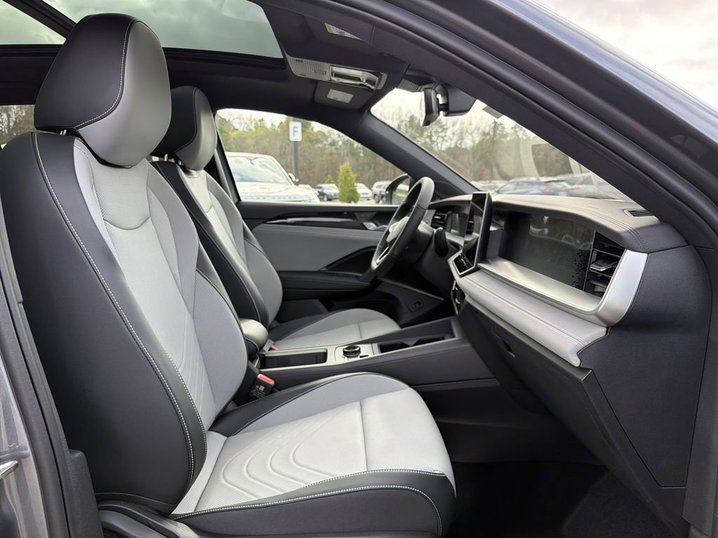 New 2026 Volkswagen Tiguan SE R-Line image 20