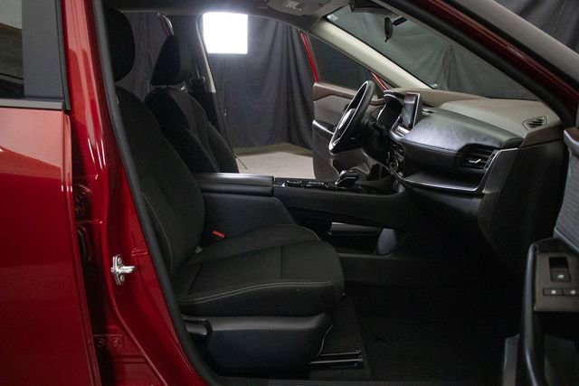 Used 2023 Nissan Rogue S image 16