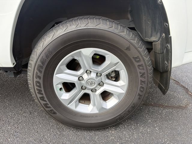 Used 2022 Toyota 4Runner SR5 Premium w/ Moonroof Package RWD image 21
