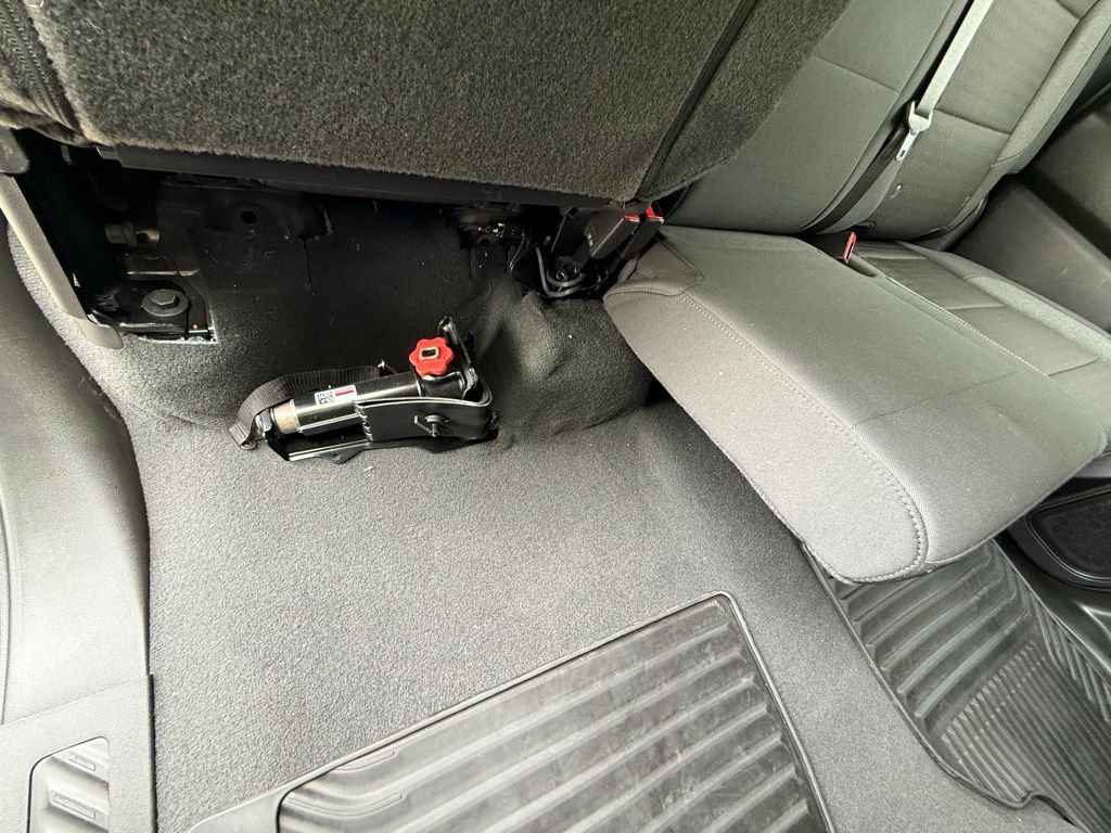 Used 2024 Chevrolet Silverado 1500 Custom AWD/4WD image 28