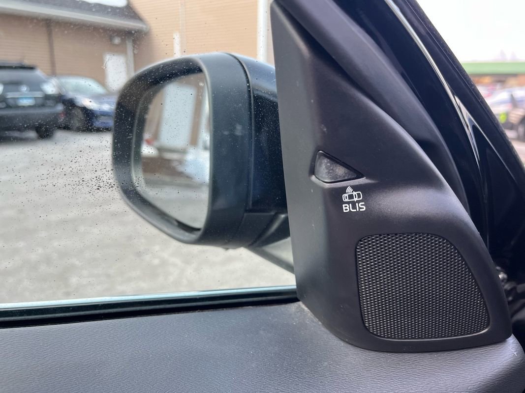 Used 2017 Volvo V60 T5 Premier w/ Convenience Package image 18