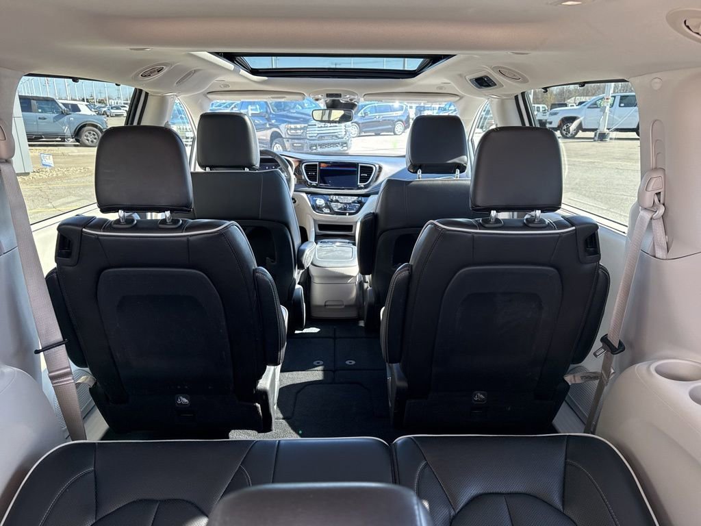Used 2023 Chrysler Pacifica Limited image 36