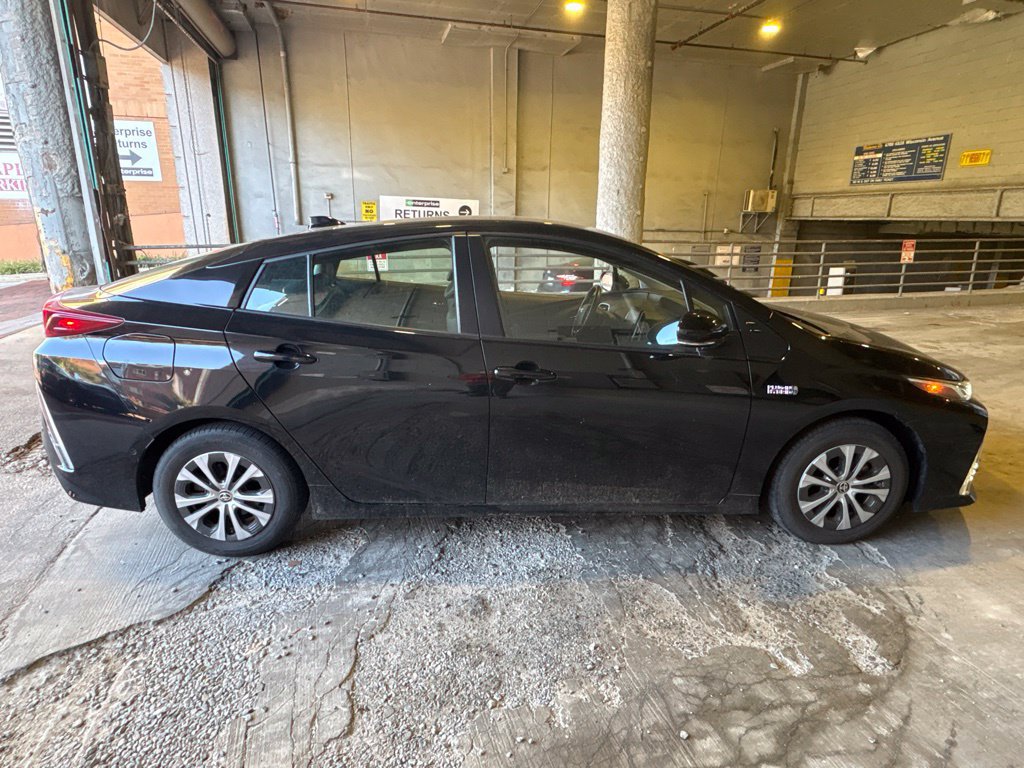 Used 2022 Toyota Prius Prime Limited FWD image 2