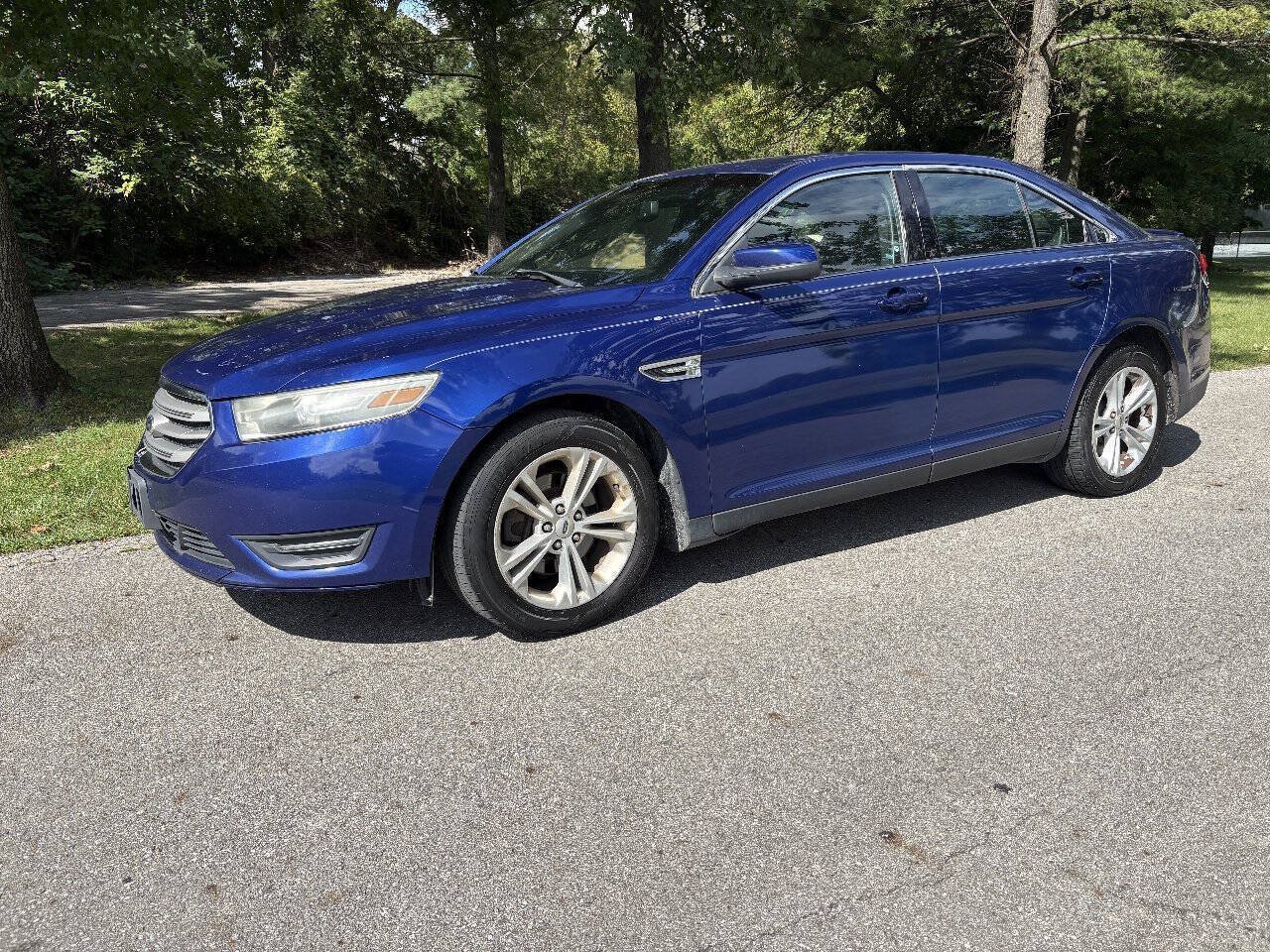Used 2014 Ford Taurus SEL FWD image 3