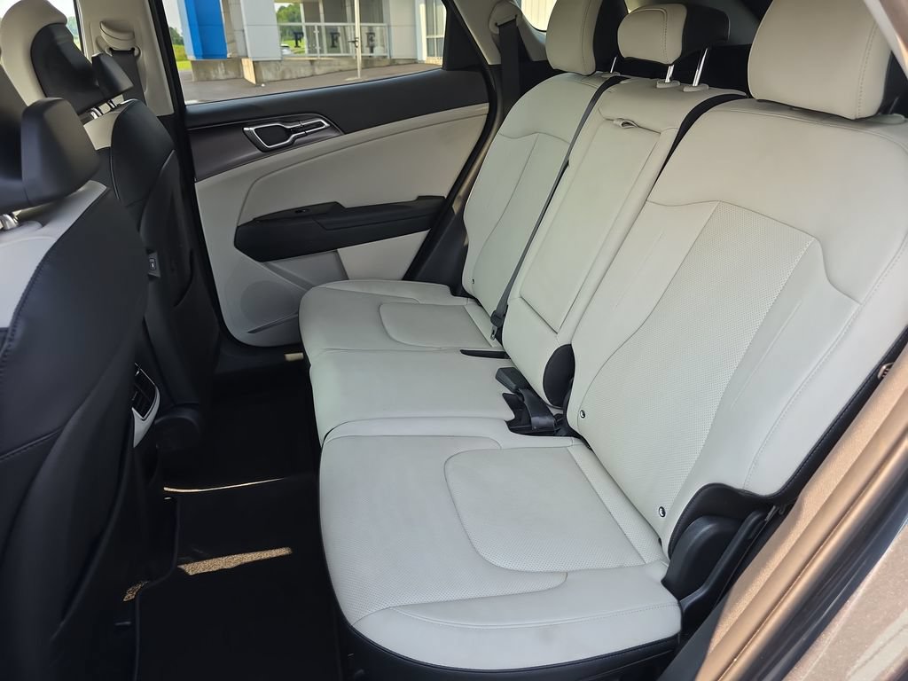 Used 2025 Kia Sportage EX FWD image 13