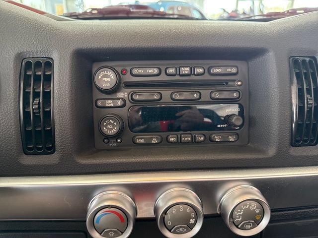 Used 2004 Chevrolet SSR w/ Preferred Equipment Group RWD image 22