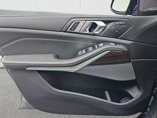 Used 2024 BMW X7 xDrive40i w/ M Sport Package image 30