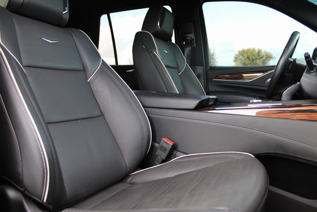 Used 2023 Cadillac Escalade Premium Luxury w/ Performance Package image 21