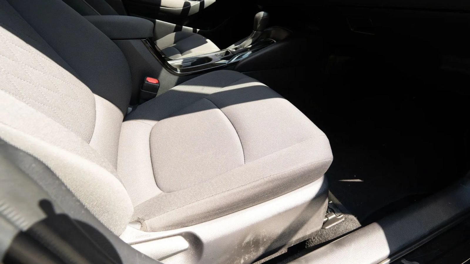Used 2021 Toyota Corolla LE FWD image 13