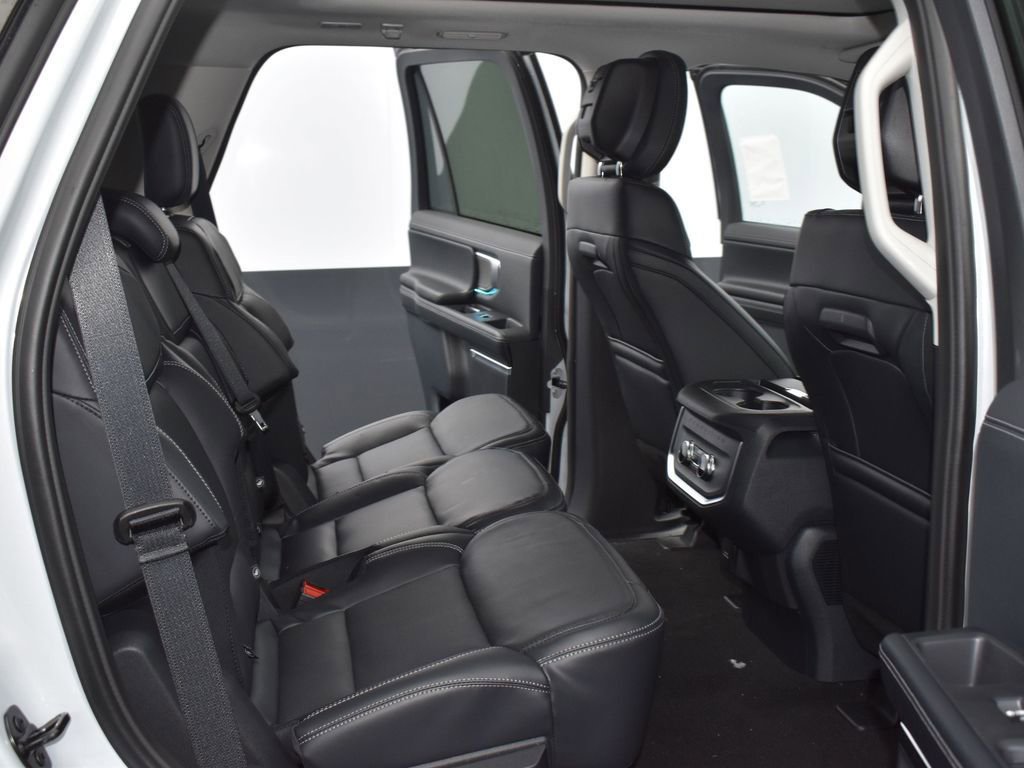 New 2026 Ford Expedition Platinum image 14