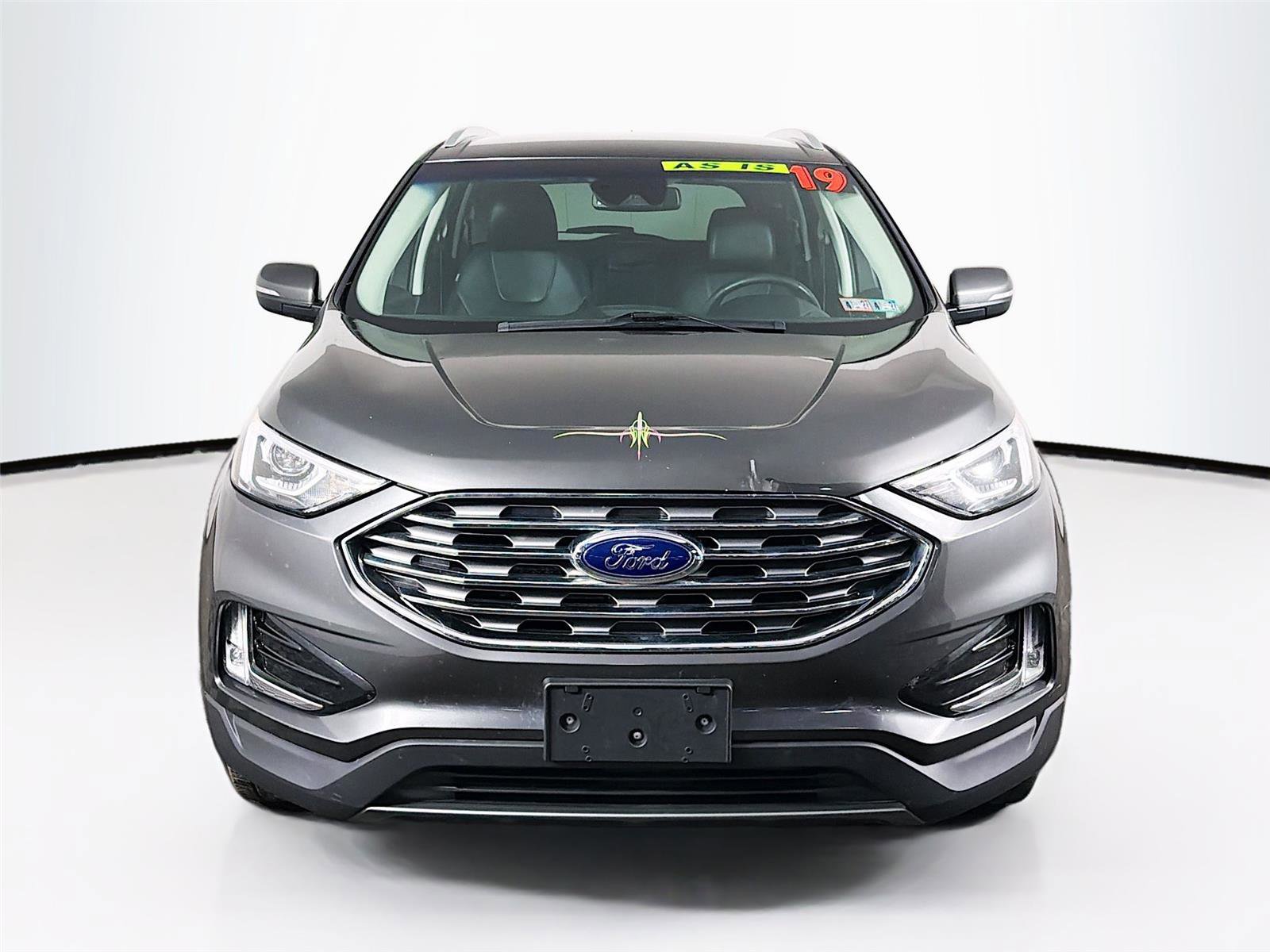 Used 2019 Ford Edge Titanium image 2
