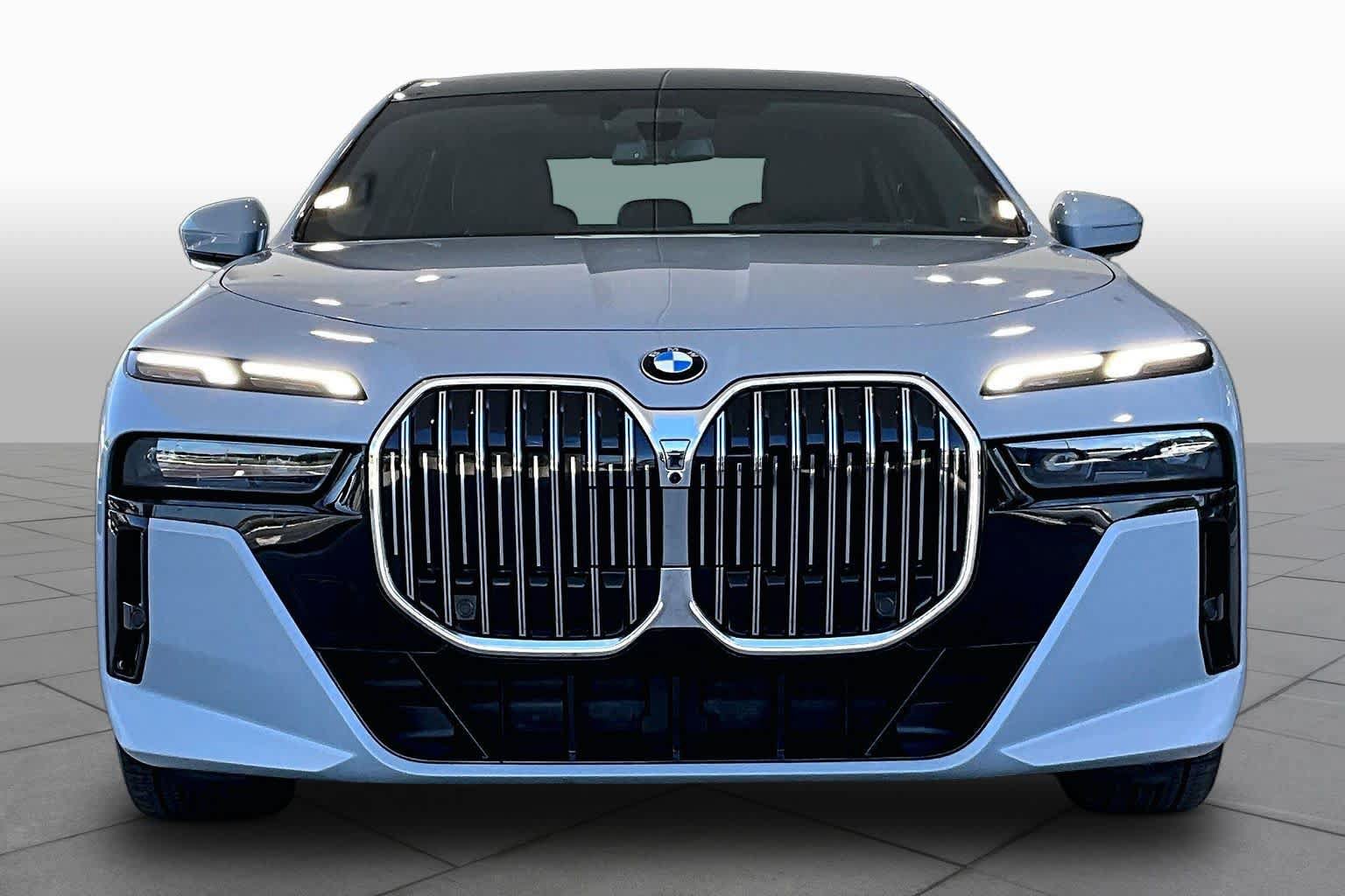 Used 2026 BMW 740i RWD image 3