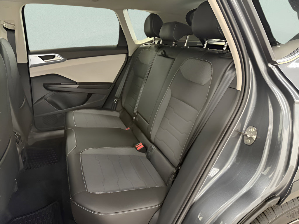 New 2025 Volkswagen Taos SE image 18