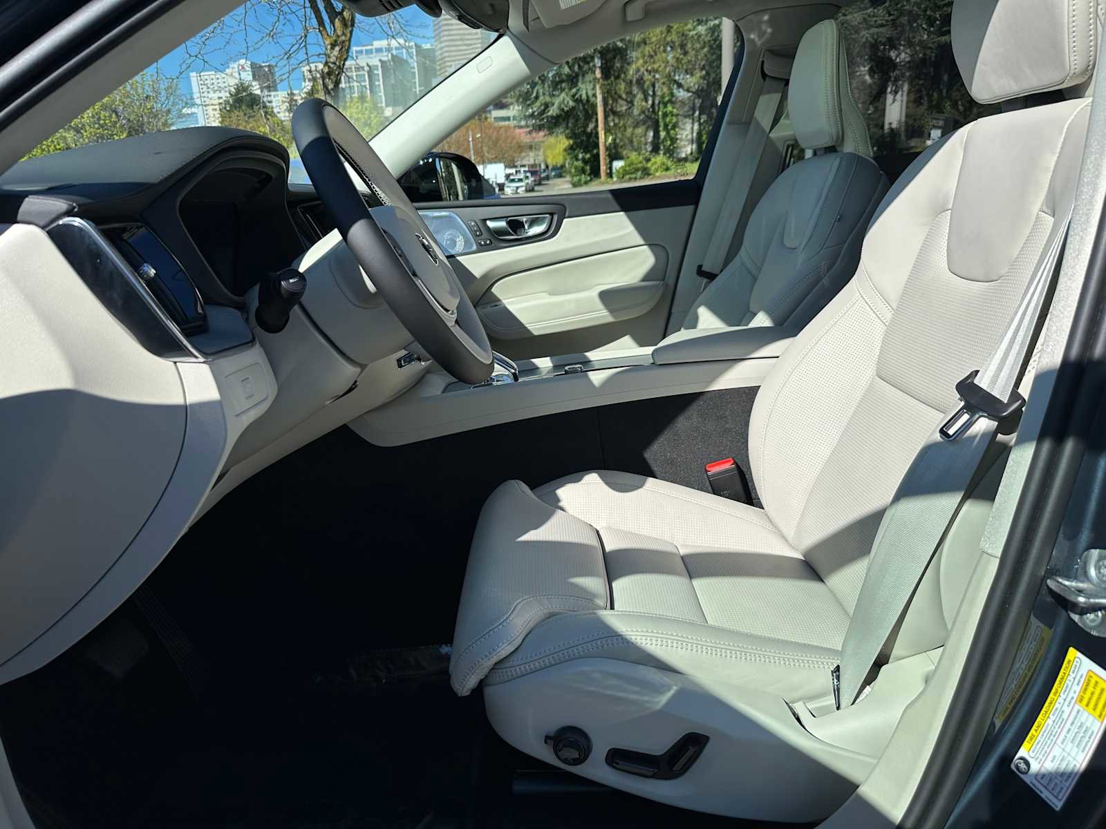 New 2025 Volvo XC60 B5 Ultra w/ Protection Package Premier image 19