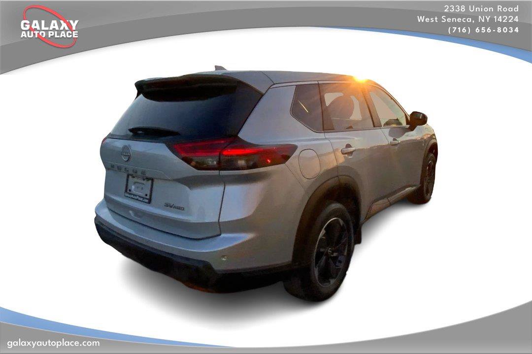 Used 2024 Nissan Rogue SV AWD/4WD image 5