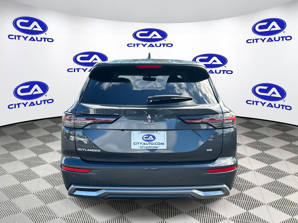 New 2025 Mitsubishi Outlander SE image 4
