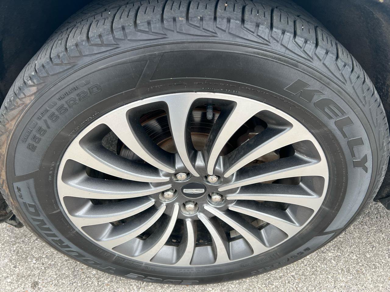 Used 2020 Lincoln Aviator Reserve w/ Elements Package Plus RWD image 2