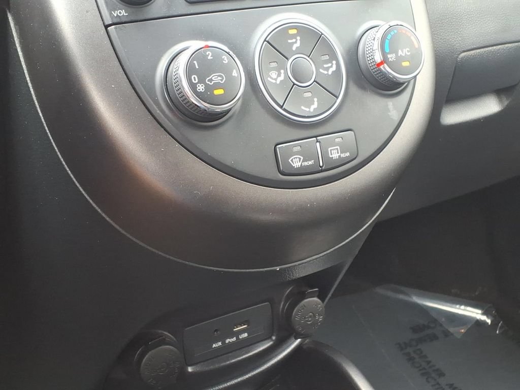 Used 2012 Kia Soul + FWD image 11