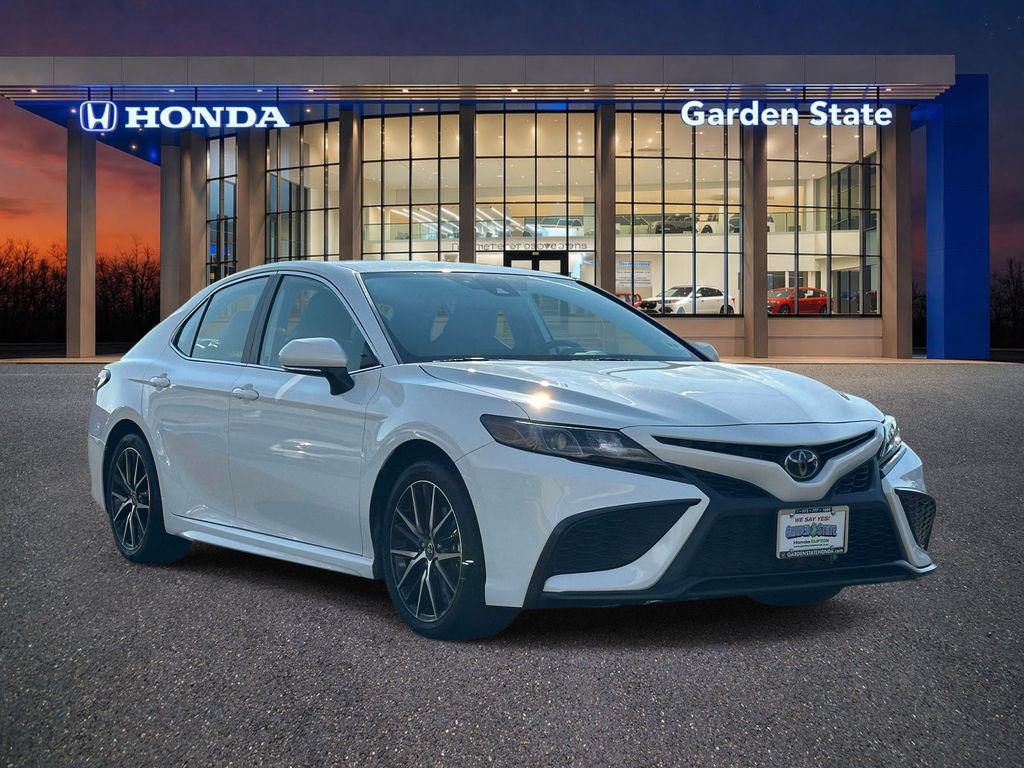 Used 2024 Toyota Camry SE AWD/4WD image 2