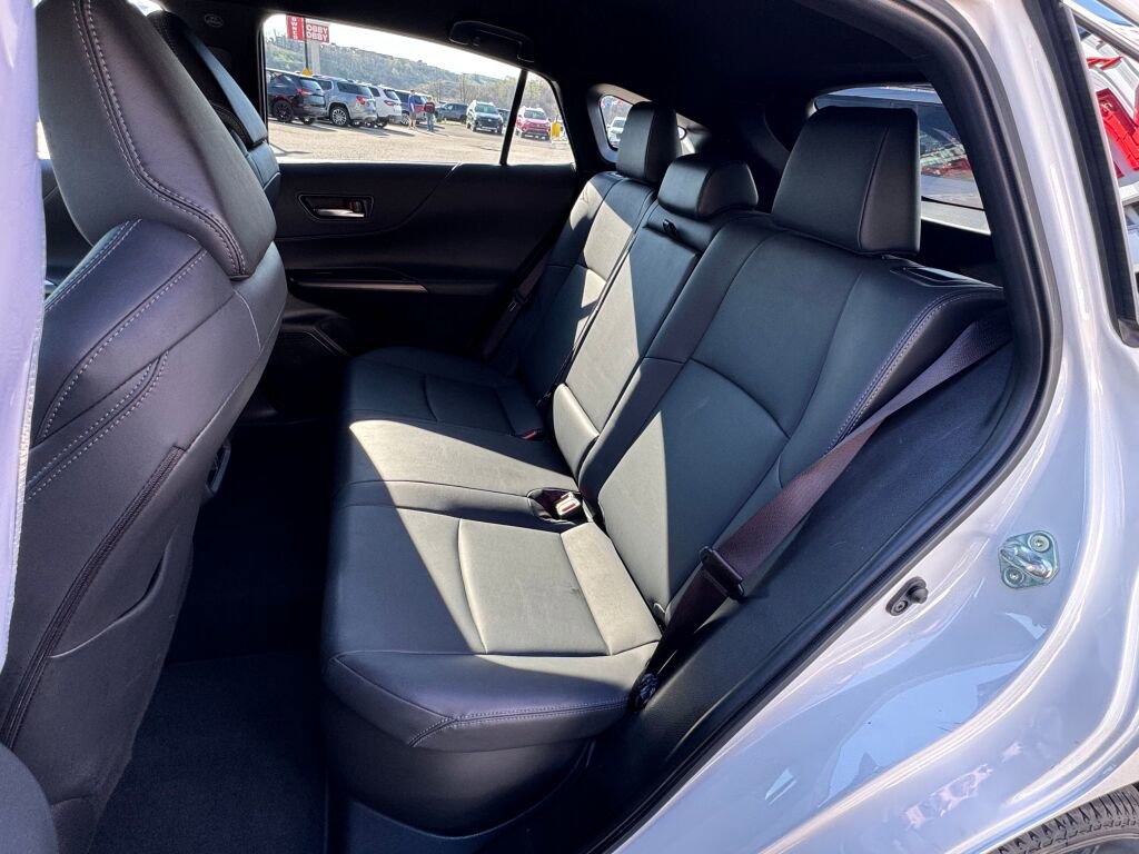 Used 2022 Toyota Venza XLE image 17