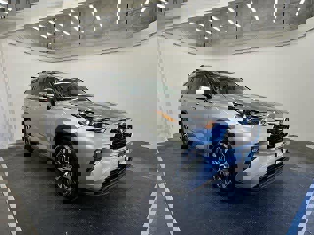 Used 2022 Toyota Highlander XLE image 6