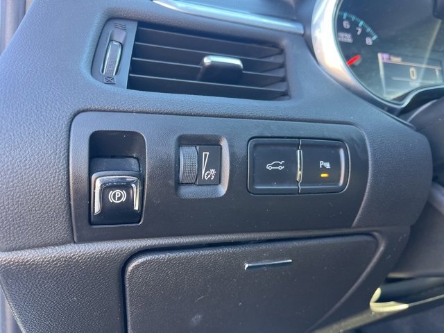 Used 2016 Chevrolet Impala LT w/ Convenience Package image 24