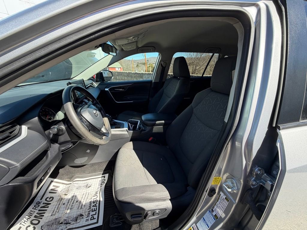 Used 2021 Toyota RAV4 XLE image 9