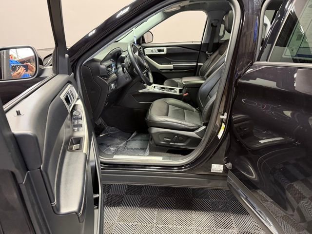 Used 2021 Ford Explorer Limited w/ Hybrid Equipment Group 310A AWD/4WD image 14