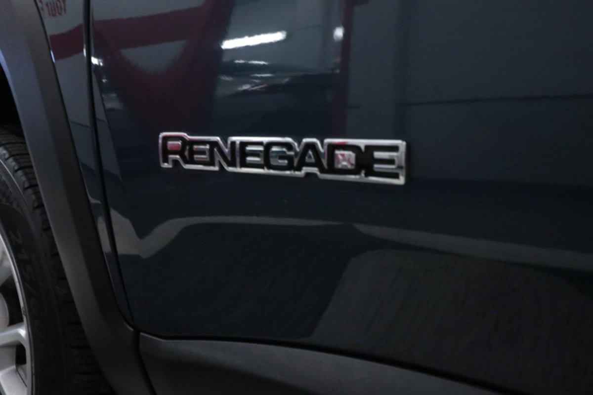 Used 2022 Jeep Renegade Latitude AWD/4WD image 38