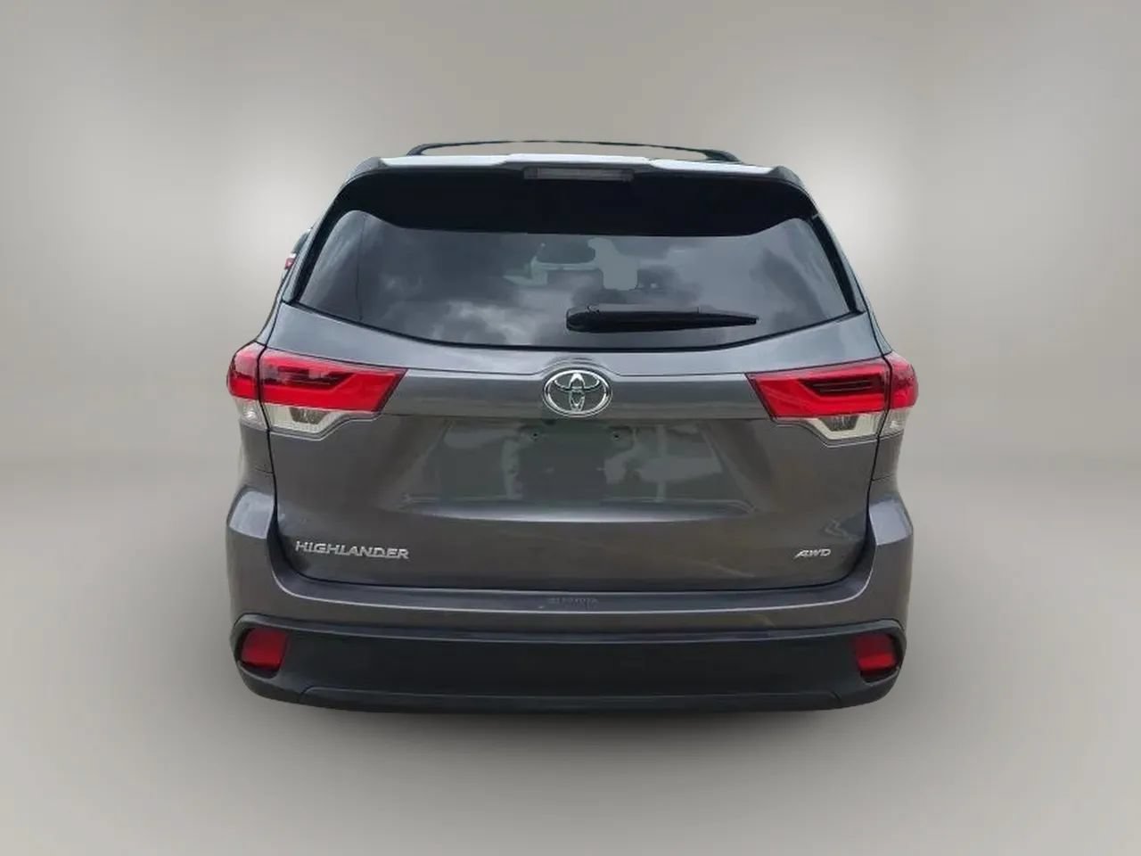 Used 2019 Toyota Highlander LE AWD/4WD image 8