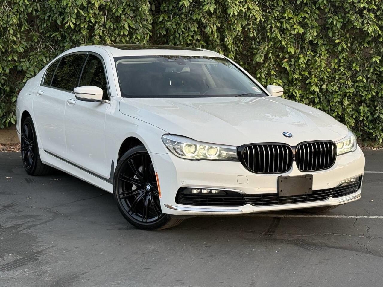 Used 2018 BMW 740i RWD image 1