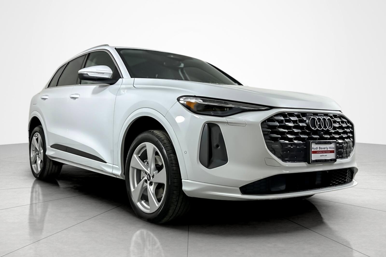 New 2025 Audi Q5 Premium Plus image 2