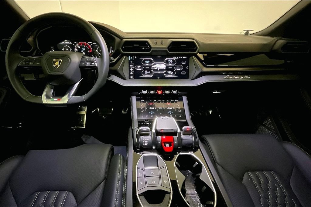 Used 2025 Lamborghini Urus SE AWD/4WD image 22