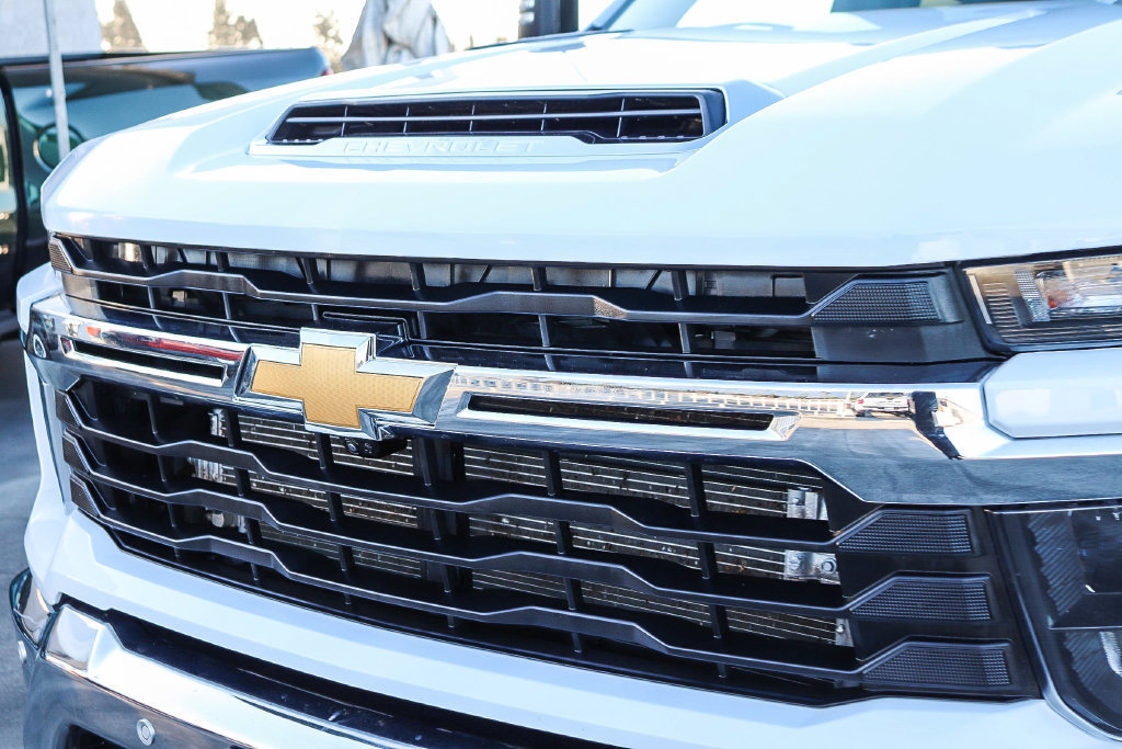 Used 2025 Chevrolet Silverado 3500 LT w/ Safety Package AWD/4WD image 6
