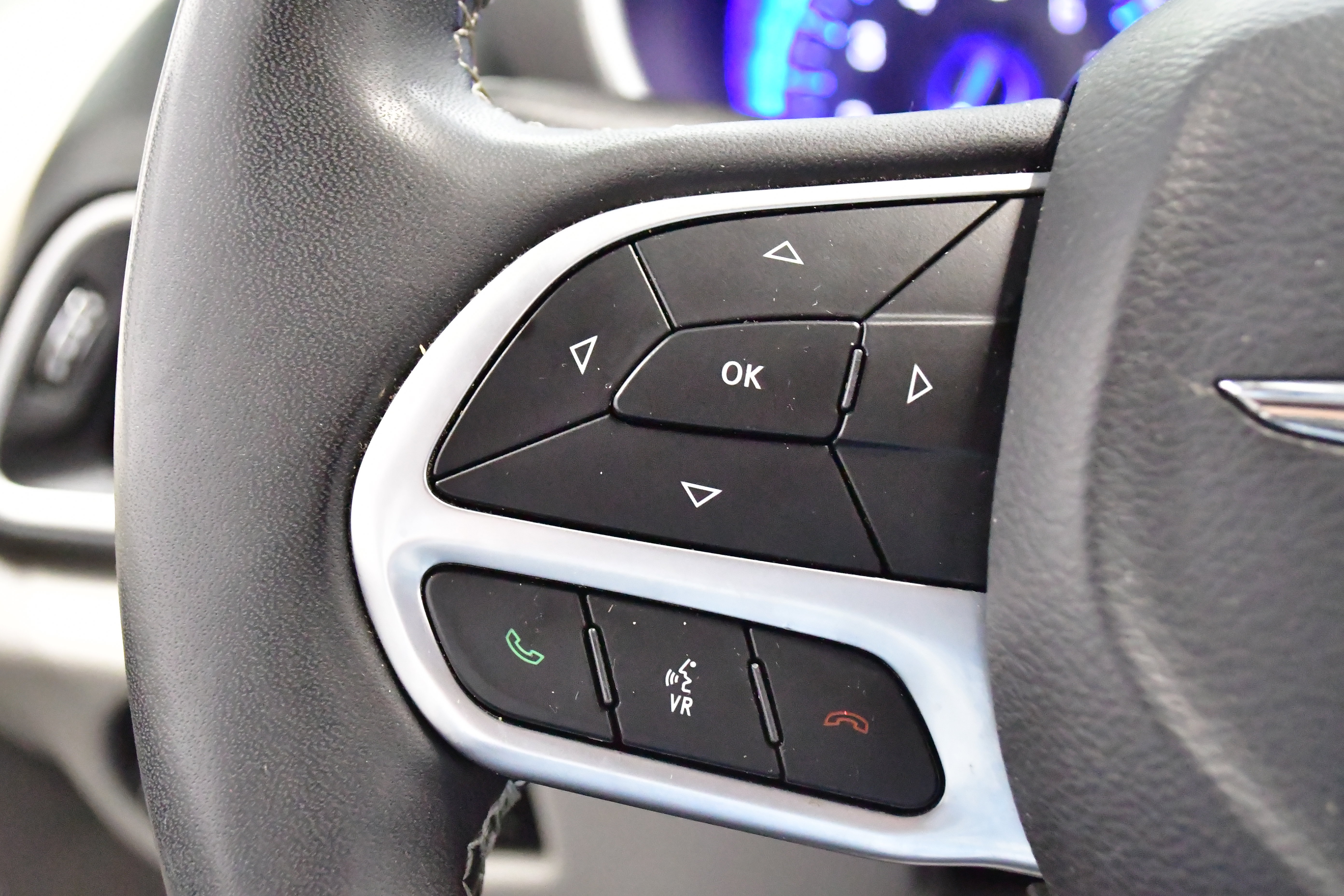 Used 2023 Chrysler Pacifica Touring-L image 48