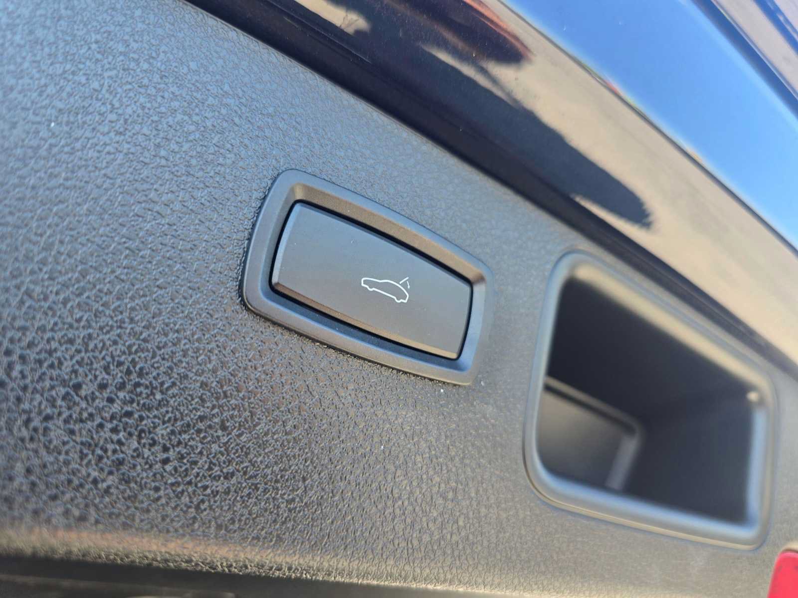 Used 2019 Porsche Macan AWD/4WD image 15